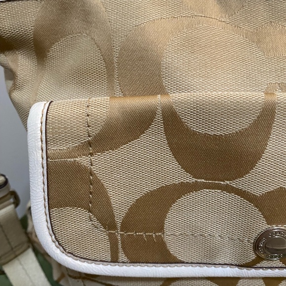 COACH Kyra Signature File Crossbody Bag. In great condition! - Picture 3 of 9